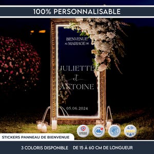 Peut inclure: Panneau de bienvenue personnalisé pour un mariage, avec les noms Juliette et Antoine, et la date 05.06.2024, encadré en or. Décoré de fleurs blanches et de bougies. Texte "100% PERSONNALISABLE" en haut. Disponible de 15 à 60 cm de long.