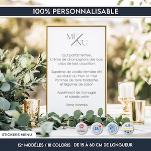 Peut inclure: Un menu encadré avec un cadre doré, présentant une liste de plats en français. Le menu est orné de verdure et posé sur une table avec des bougies et des accents dorés. Le texte en haut indique "100% PERSONNALISABLE".