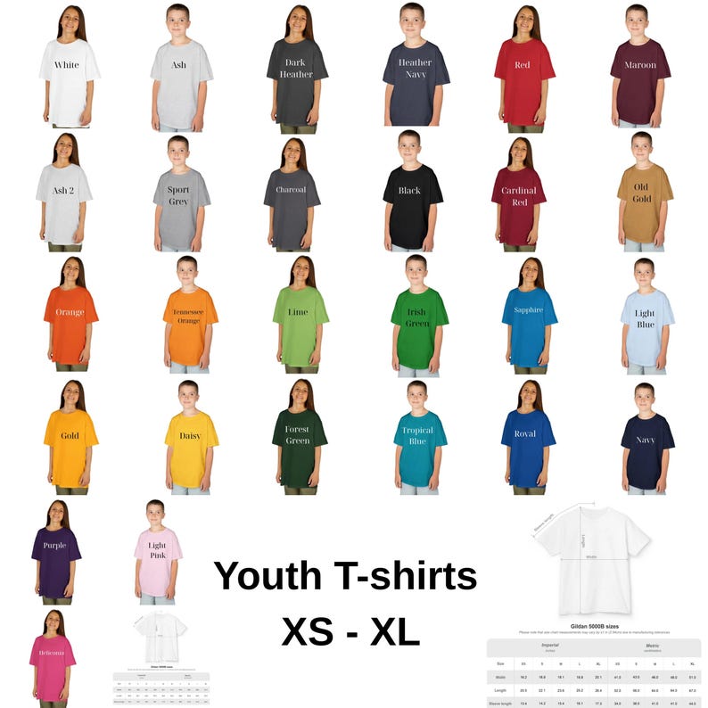 Puede incluir: Una variedad de camisetas juveniles en varios colores, incluyendo blanco, negro, rojo y azul. Las camisetas son mostradas en ni&ntilde;os y est&aacute;n disponibles en tallas XS a XL. La imagen tambi&eacute;n incluye una tabla de tallas.