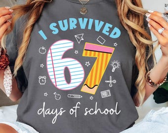 Lustiges Schulhemd Ich habe 67 Tage sechs sieben 67 Text Tshirt 6 7 überlebt T-Shirt 6 7 Meme Hemd 67 Tropfenfänger Hemd 67 sechs sieben tshirt 6 7 Hemd Geschenk Sweatshirt