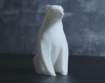 3D Printed Polar Bear Sculpture: Modern Geometric Home Decor