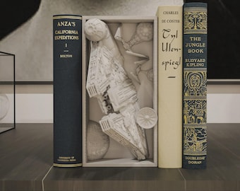 Wkładka do książki Galactic Starship Battle Book Nook – dioramka statku kosmicznego science fiction