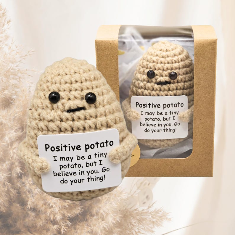 Happy Potato – Pocket Hug Potato in an exclusive box | Motivational gift & lucky charm gift for women, men, girlfriends, and colleagues Set C Englisch
