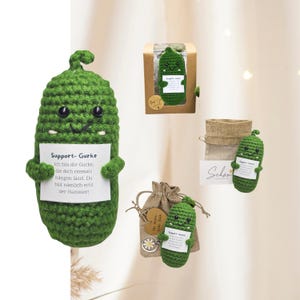 Happy Gurke Pocket Hug – Strickpuppe Mental Support | Motivationsgeschenk | Glücksbringer Geschenk für Frauen Männer |
