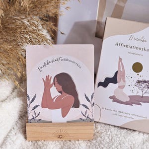 Affirmationskarten Set – 30 Karten mit Box & Holzständer | Selbstliebe und Achtsamkeit | Geschenk für Frauen Motivationskarten
