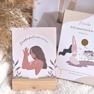 Achtsamkeitskarten– 30 Karten mit Box & Holzständer | Selbstliebe und Mindfulness | Geschenk für Frauen Motivationskarten Affirmationskarten
