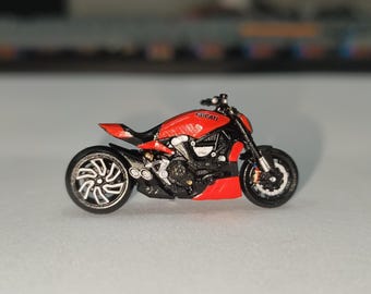 Ducati Diavel Modell 1:64