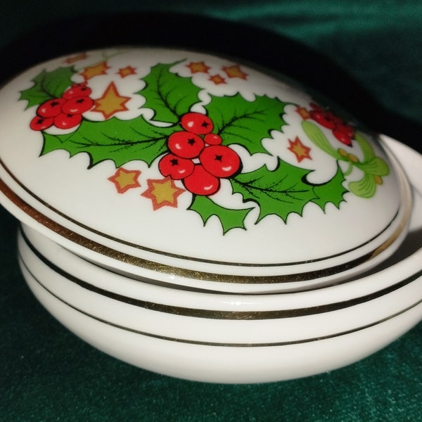 Ćmielów, polish porcelain, vinted, cranberry, box for jewellery. Puzderko, bombonierka z żurawiną, polska porcelana