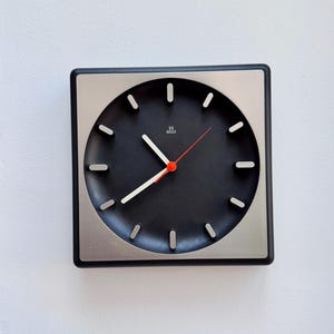 Vintage Aachen Quartz väggklocka: Bauhaus-design från 1970-talet, retro heminredning