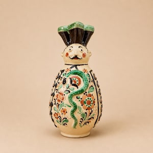 Traditional Hungarian Miska Jug – Hand Painted Miskakancsó Hussar Wine Jug – Folk Art Pottery – Signed Vintage Ceramic – Snake Motif – 28 cm