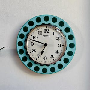 Orologio da parete elettrico vintage Dugena in ceramica smaltata – Stile moderno di metà secolo – Orologio da cucina al quarzo anni '60-'70