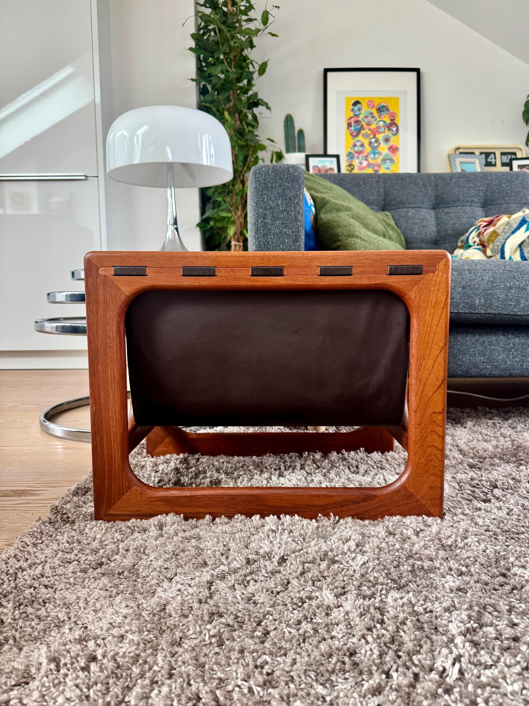 Aksel Kjersgaard チーク材マガジンラック: ミッドセンチュリーモダン Aksel Kjersgaard チーク材マガジンラック: ミッドセンチュリーモダン