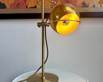 Lampe de table GEPO en laiton des années 1960 - Lampe de projecteur globe de l'ère spatiale néerlandaise - Lampe de bureau réglable moderne du milieu du siècle - Éclairage vintage en laiton