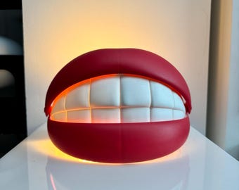 Gustaf Westman IKEA STRÅLA ランプ - レッドメタルの曲線的な光の彫刻