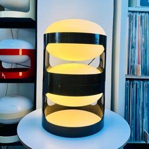 1 von 2 Joe Colombo für Kartell Schwarze KD27 Tischlampe - Space Age, Mid-Century Modern, Retro italienische Beleuchtung