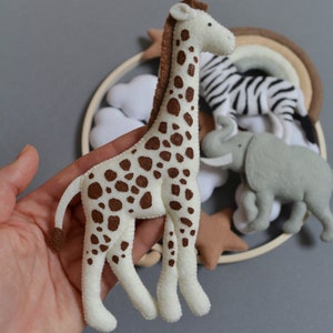 Safari Nursery Mobile, Africa Nursery Mobile, Mobile Giraffe Lion Zebra Elephant, Safari Mobile With Rainbow , Realistic Felt Animals zdjęcie 3