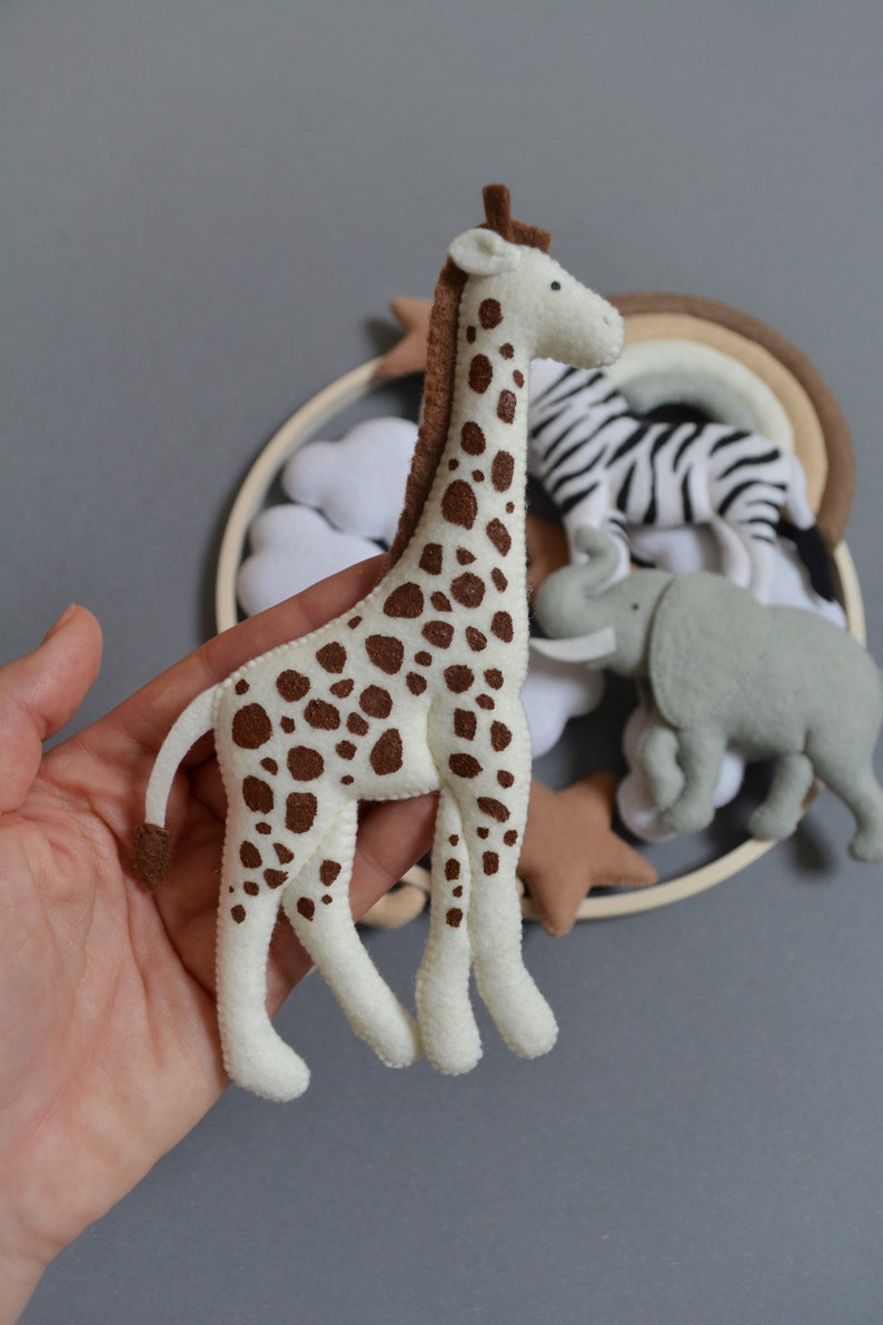 Safari Nursery Mobile, Africa Nursery Mobile, Mobile Giraffe Lion Zebra Elephant, Safari Mobile With Rainbow , Realistic Felt Animals zdjęcie 3