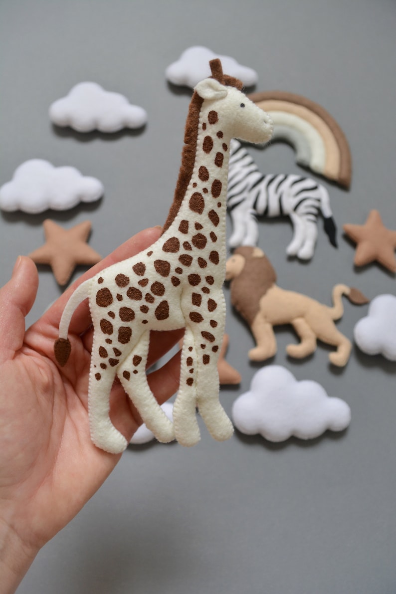 Safari Nursery Mobile, Africa Nursery Mobile, Mobile Giraffe Lion Zebra Elephant, Safari Mobile With Rainbow , Realistic Felt Animals zdjęcie 9