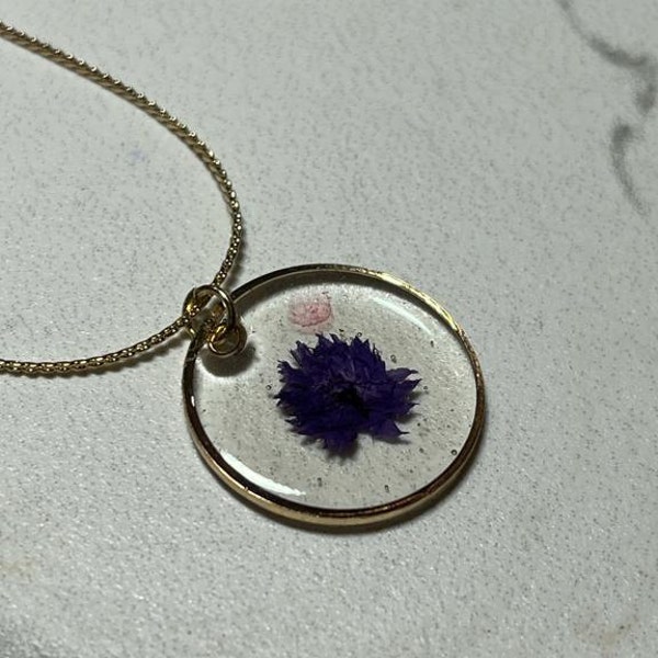 Collier fleur en résine