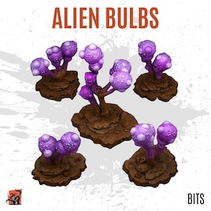 Puede incluir: Cinco plantas en miniatura de bulbos alienígenas con bulbos morados y bases marrones. Las plantas están dispuestas sobre un fondo blanco con el texto "ALIEN BULBS" en la parte superior y "BITS" en la parte inferior.
