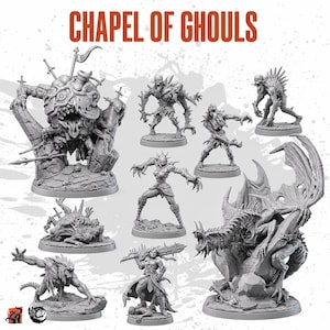 Könnte beinhalten: Eine Sammlung grauer Miniaturfiguren mit dem Titel CHAPEL OF GHOULS, bestehend aus einem großen zentralen Monster, einer geflügelten drachenartigen Kreatur sowie mehreren humanoiden und tierischen Untoten auf runden, detaillierten Sockeln.