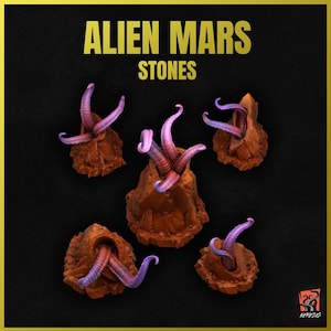 Peut inclure: Cinq pièces de terrain miniatures sur le thème extraterrestre, chacune comportant une base rocheuse avec une plante extraterrestre violette et rose qui pousse dessus. Les pièces sont étiquetées "Alien Mars Stones".