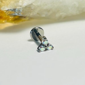 AB CZ Jewelled Trinity Labret Stud - Internally Threaded - ASTM:F-136 Titanium - 1.2mm - 16g - Qmdd27
