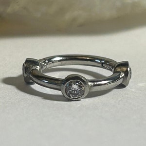 Hinged Ring With 3 Bezel Set CZ Crystals - Surgical Steel - Septum or Cartilage Body Piercing Jewellery 1.2mm x 8mm - 16g