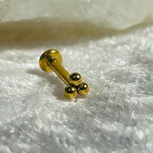 Zircon Gold Titanium Threadless Push in Labret With Triangular Trinity Ball Cluster Top - ASTM:F-136 Medical Grade Titanium - 1.2mm x 6mm