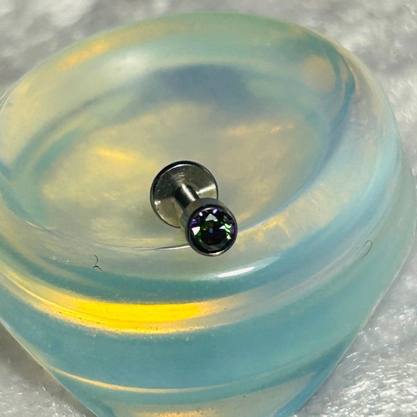 Clou labret en cristal Vitrail de taille moyenne 3 mm, serti clos - Filetage INTÉRIEUR - Titane de qualité médicale ASTM:F-136 - 1,2 mm/16G