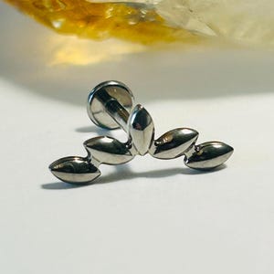 Marquise Cluster Labret Stud - Internally Threaded - ASTM:F136 Titanium 1.2mm - 16g