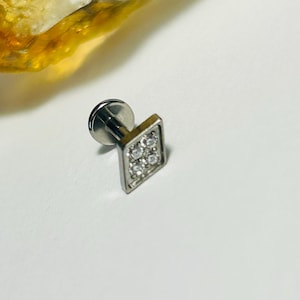 Jewelled Diamond Shape Labret Stud - Internally Threaded - ASTM:F136 Titanium - 1.2mm - 16g - Clear CZ