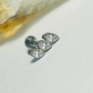 Triple Jewelled Marquise Labret Stud - Internally Threaded - ASTM:F136 Titanium - 1.2mm - 16g QMDD127