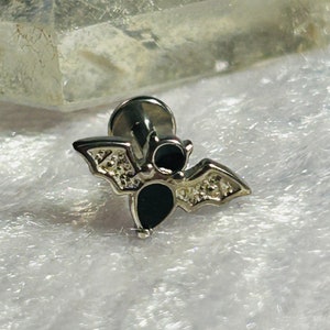Threadless Bat Labret Stud - Black Enamelled Bat Labret Stud - Cute Threadless Bat Labret - Titanium Bat Labret Stud - ASTM:F136 Titanium