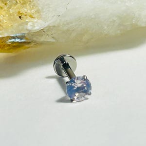 Rose Quartz Labret Stud - Internally Threaded - ASTM:F136 Titanium 1.2mm - 16g