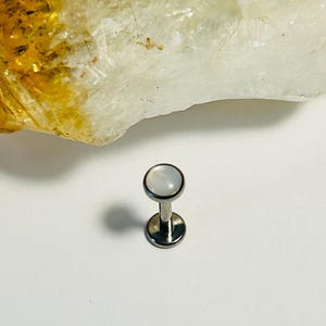 Moonstone Labret Stud - Internally Threaded - ASTM:F136 Titanium 1.2mm - 16g