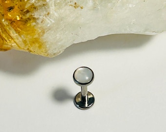 Moonstone Labret Stud - Internally Threaded - ASTM:F136 Titanium 1.2mm - 16g