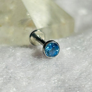 Threadless Labret Stud With 4mm Bezel Set Light Blue CZ Gemstone - ASTM:F136 Titanium