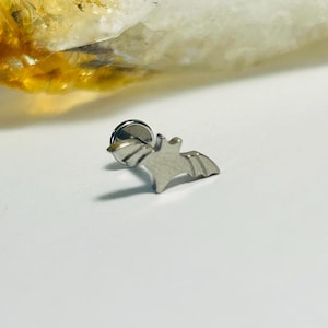 Cute Bat Labret Stud - Internally Threaded - ASTM:F-136 Titanium - 1.2mm - 16g - Qmdd150