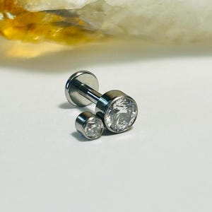 Bezel Set Double Graduated Gem Labret Stud - Internally Threaded - ASTM:F136 Titanium - 1.2mm - 16g - Clear CZ