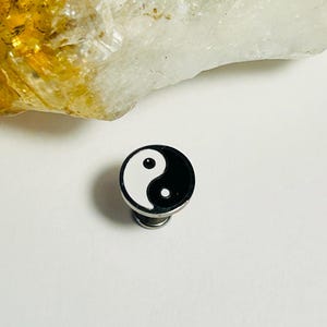 Yin & Yang Labret Stud  - Internally Threaded - ASTM:F136 Titanium 1.2mm - 16g - Enamel Attachment