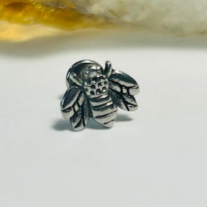 Niedlicher Labret-Ohrstecker mit Honigbiene - Innengewinde - Chirurgenstahl 316L - 1,2 mm - 16g - SKU 36217
