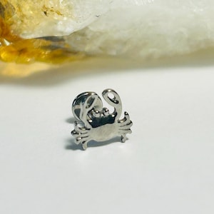 Cute Crab Labret Stud - Internally Threaded - ASTM:F-136 Titanium - 1.2mm - 16g - Qmdd274