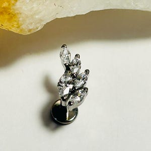 Wheatsheaf Marquise Cluster Labret Stud - Clear CZ Labret Stud - Internally Threaded - ASTM:F136 Titanium - 1.2mm - 16g