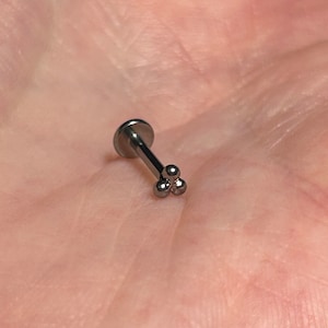 Titanium Trinity Ball Labret: 16G Threadless Push-In Piercing