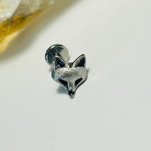 Fox Labret Stud - Internally Threaded - 316L Surgical Steel - 1.2mm - 16g