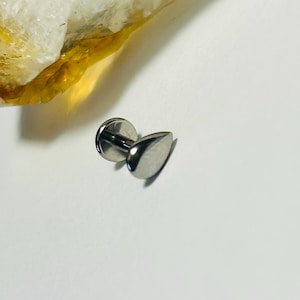Plain Teardrop Labret Stud - Internally Threaded - 316L Surgical Steel - 1.2mm - 16g