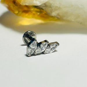 Triple Curved Marquise Fan Labret Stud - Internally Threaded - ASTM:F136 Titanium - 1.2mm - 16g
