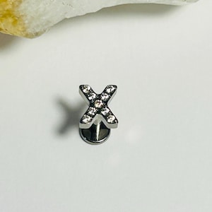 Jewelled Cross Labret Stud - Internally Threaded - ASTM:F136 Titanium - 1.2mm - 16g - Qmdd314
