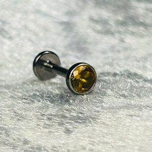 Threadless Labret Stud With 4mm Bezel Set Amber Colour CZ Gemstone - ASTM:F136 Titanium